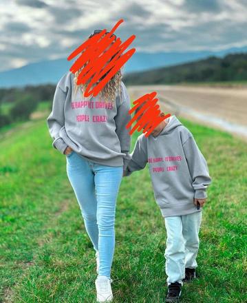 Mama a syn tepla mikina, 122