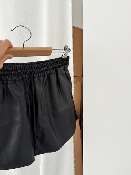 Čierne kozene kraťasy h&m, h&m,s