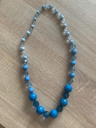 Krásny dámsky náhrdelník,