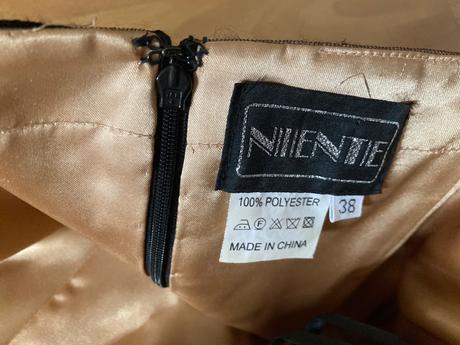 Spoločenské šaty so všitým korzetom, 38