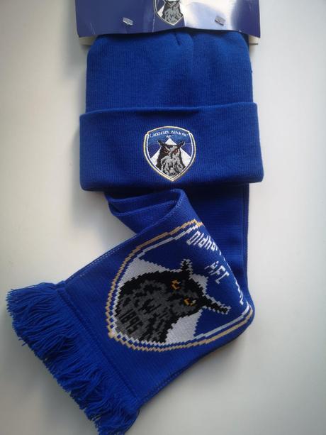 Oldham athletic čiapka + šál veľkosť 8-13 rokov, 128 - 158