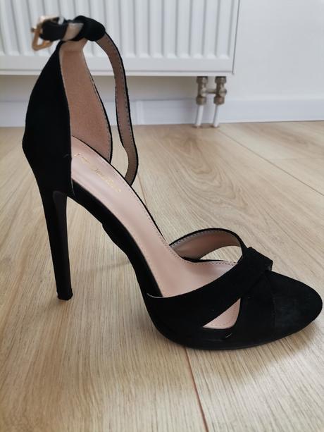 Nové semišové sandále, 36