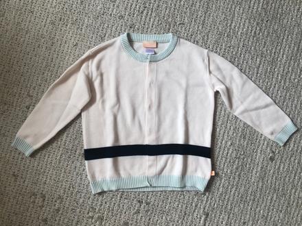 Svetrík na gombíky, 116