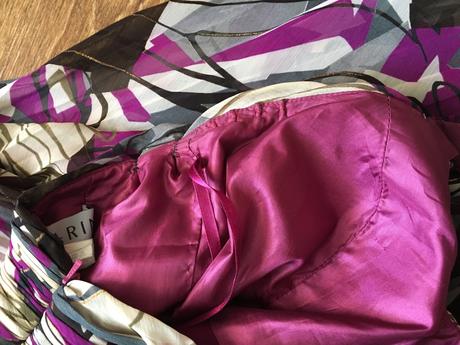 Spolocenske saty riasene s trblietkami, s