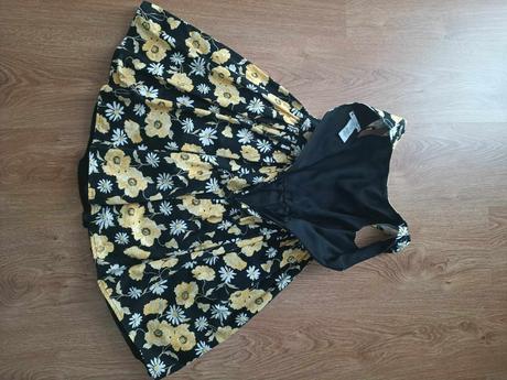 Dievčenské šaty, 128