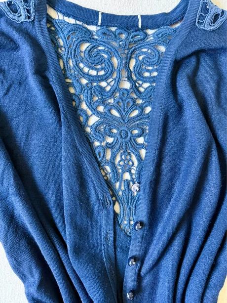 Sveter s čipkou na chrbte, s