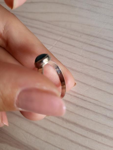 Strieborný prsteň,