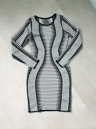 Svetríkové šaty s, s