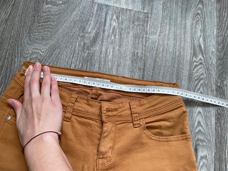 Gate s nízky sedom v horčicovej farbe, 26