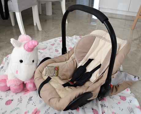 Autosedačka-, adbor