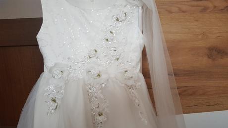 Rozkošne šaty, 122