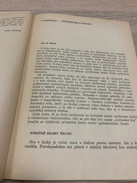 Retro kniha šach základy praktického šachu 1976,