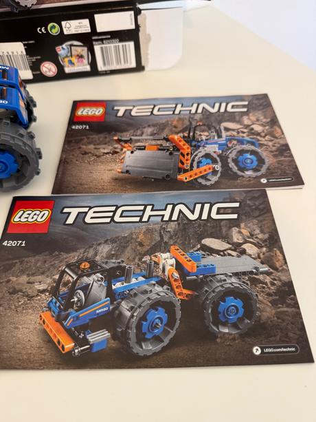 Lego technic buldozér 42071,