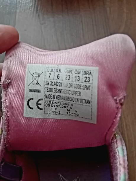 Skechers blikajuce tenisky pre paradnicu, skechers,23