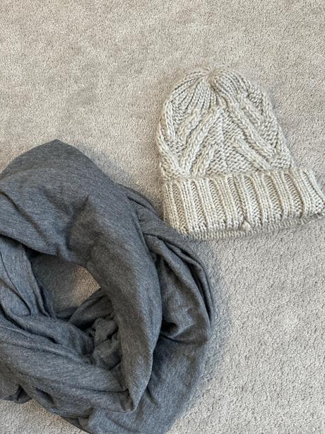 Krásna čiapka, colins