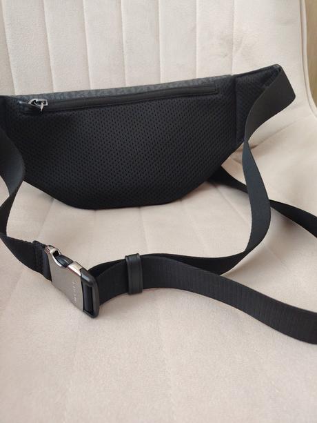 Čierno sivá ľadvinka michael kors, michael kors