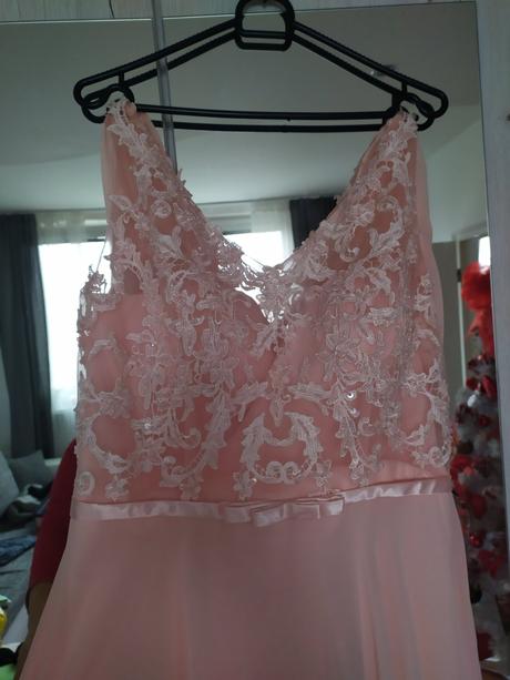 Spolocenske saty, 42