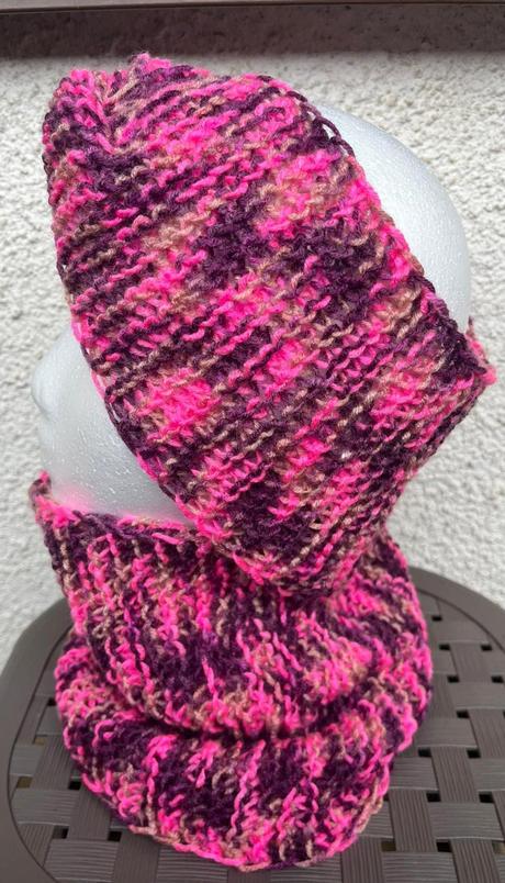 Čelenky a nákrčníky,