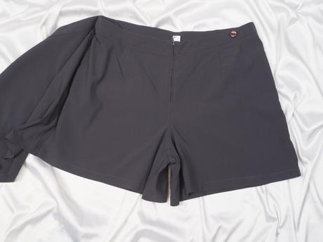 Kvalitné sukňové kraťasy, 44