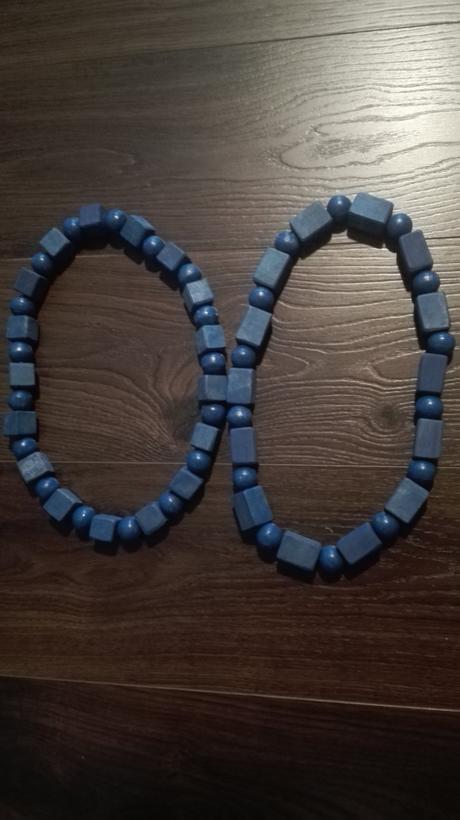 Modrý drevený dámsky náhrdelník,