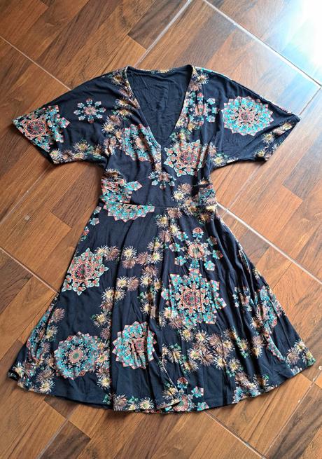 Elastické krásne šaty, desigual,s