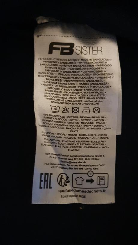 2 tmavomodre crop topy, s