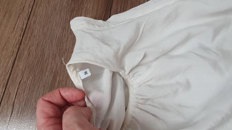 Hodvábna bluzka, 36