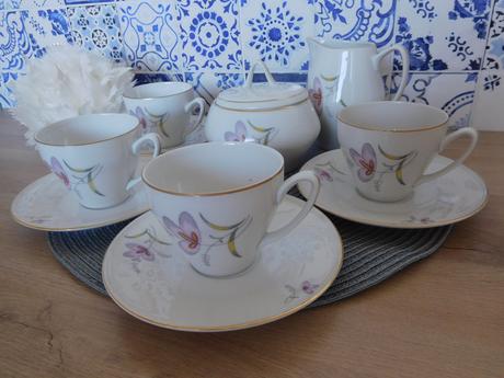 Porcelánové šálky,podšálky,cukorníčka,mliekovník., 