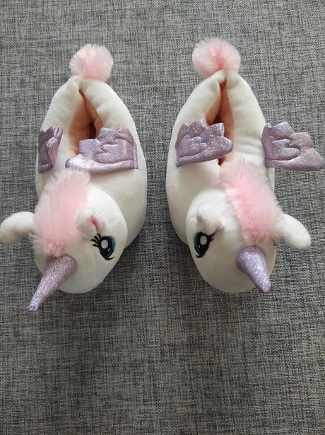 Predám 2 pyžamá+papuče, sinsay,128