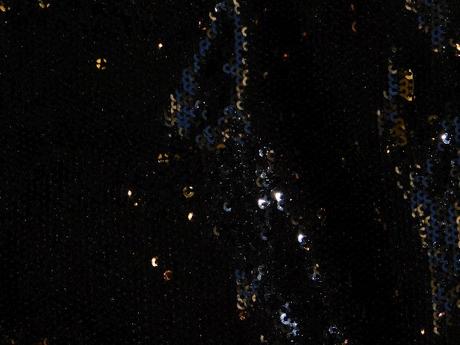 Velmi pekne flitrovane saty, 40