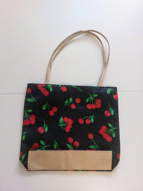 Krasna ceresnickova kabelka, 