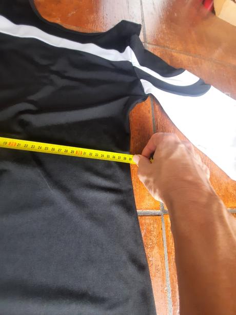 Čiernobiele šaty, 38