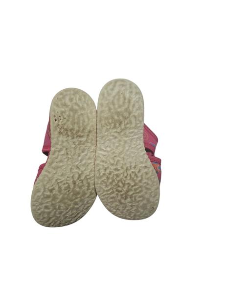 Dievčenské papučky s otvorenou špicou, 23
