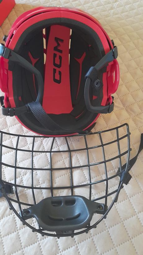 Prilba na hokej/bal ccm tacks 70 s, ccm,s