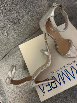 Strieborné sandálky., 36