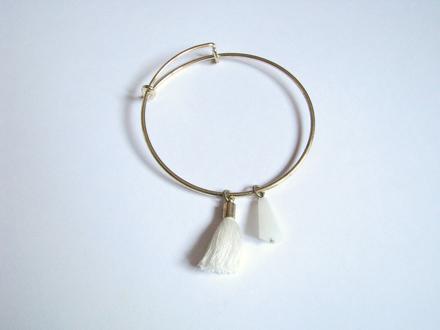 Náramok so strapcom a kamienkom,