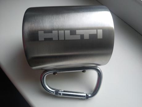 Nerezový hrnček s karabínkou,