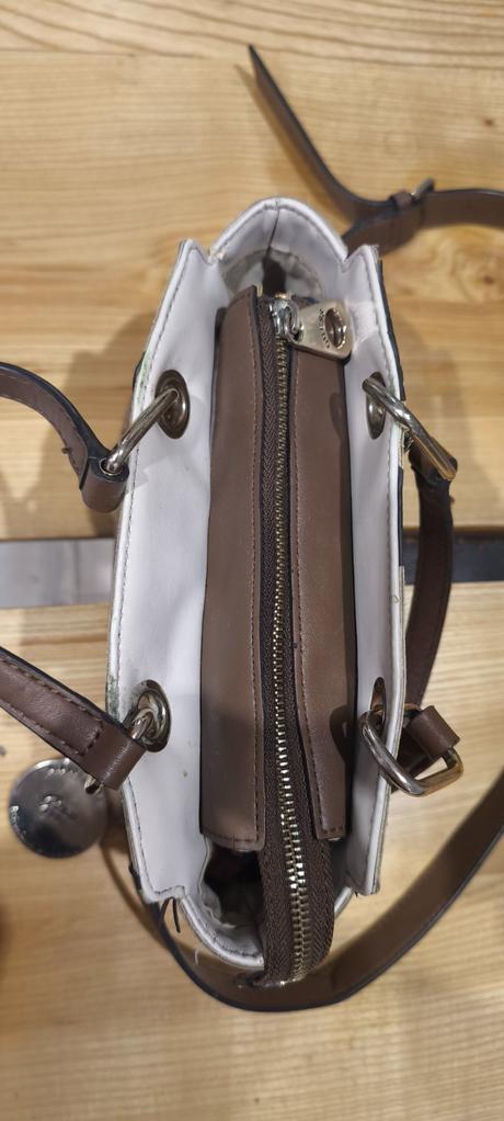 Kabelka guess, guess