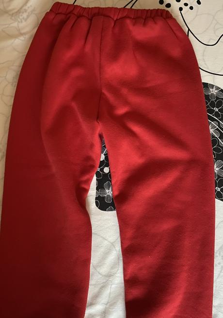 Teplé pohodlné tepláky shein s aplikáciami v. 128, 128