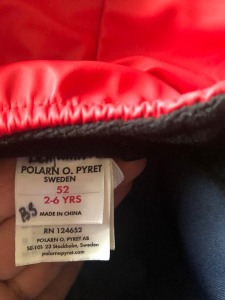 Nepremokavý klobúčik, 52