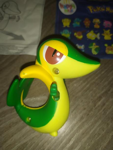 Pokemon figurka snivy,