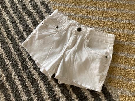 Biele kraťase yfk, 146