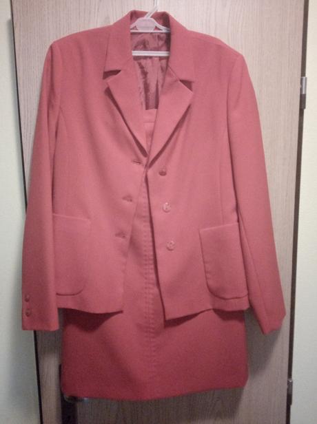 Červený kostým makyta púchov veľ. 40 -, 40