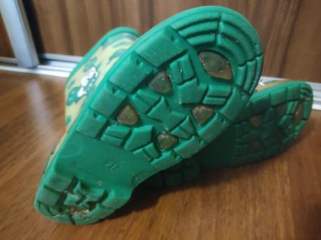 Gumáky so žabkou, 33