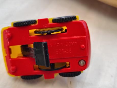Raritné vintage autíčko na kľúčik vw beetle 90. r,