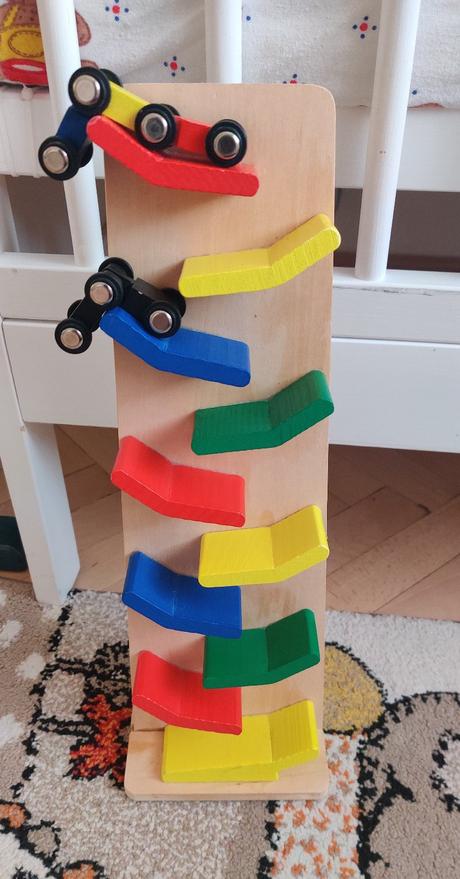Drevená kaskádova zip zap dráha pre autíčka, 