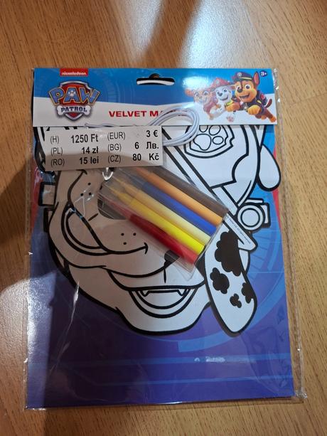 Rôzne pomôcky pre deti na tvorenie a zábavu,