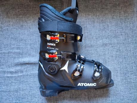 Lyžiarky, atomic,27