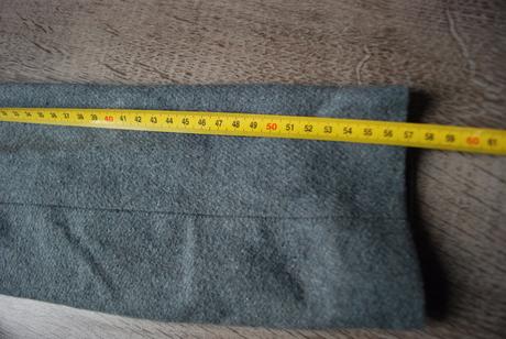 Hrubší kostým, 38