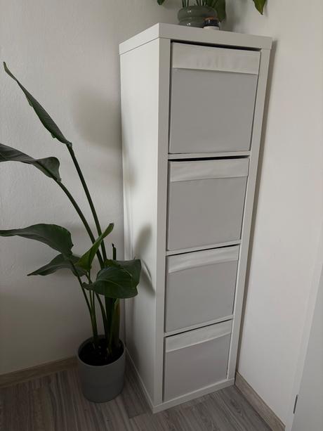 Polica kallax s boxami ikea,